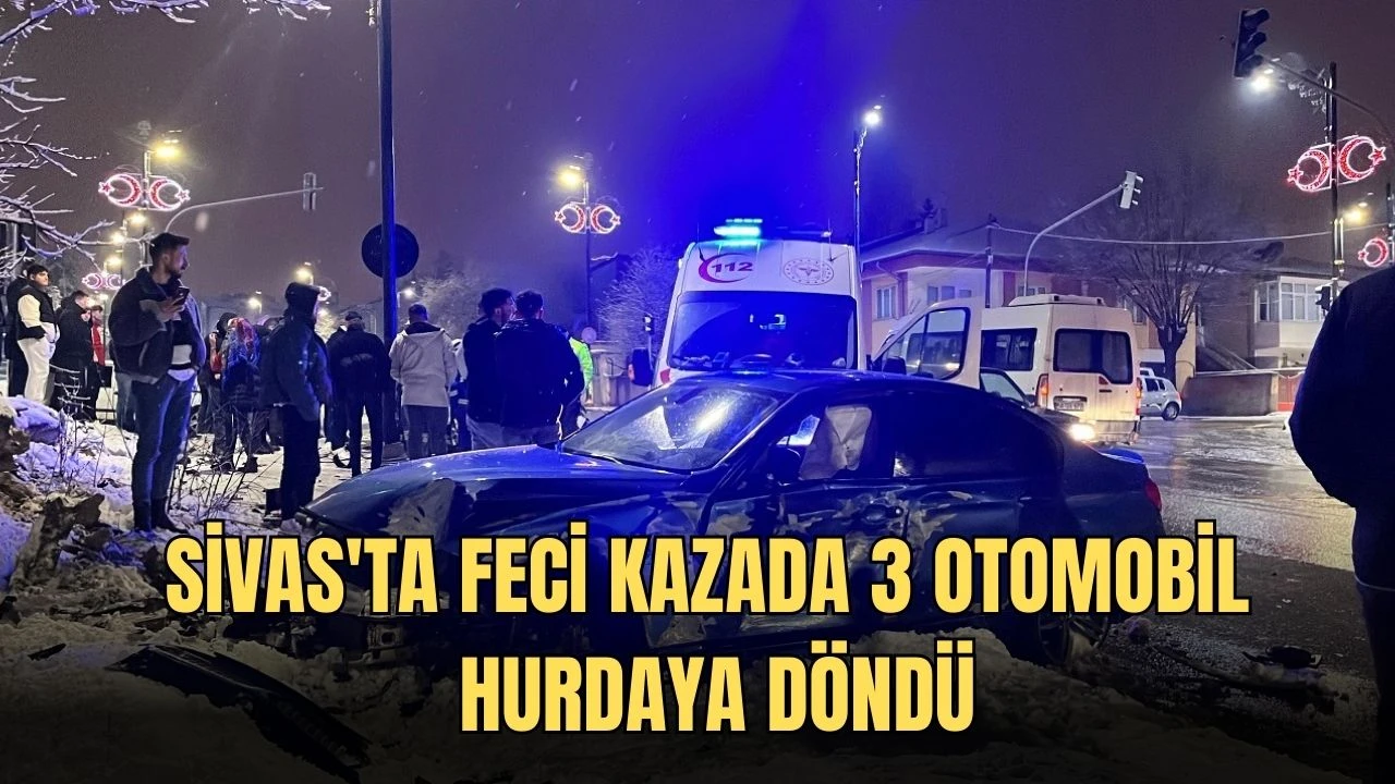 Sivas'ta Feci Kazada 3 Otomobil Hurdaya Döndü