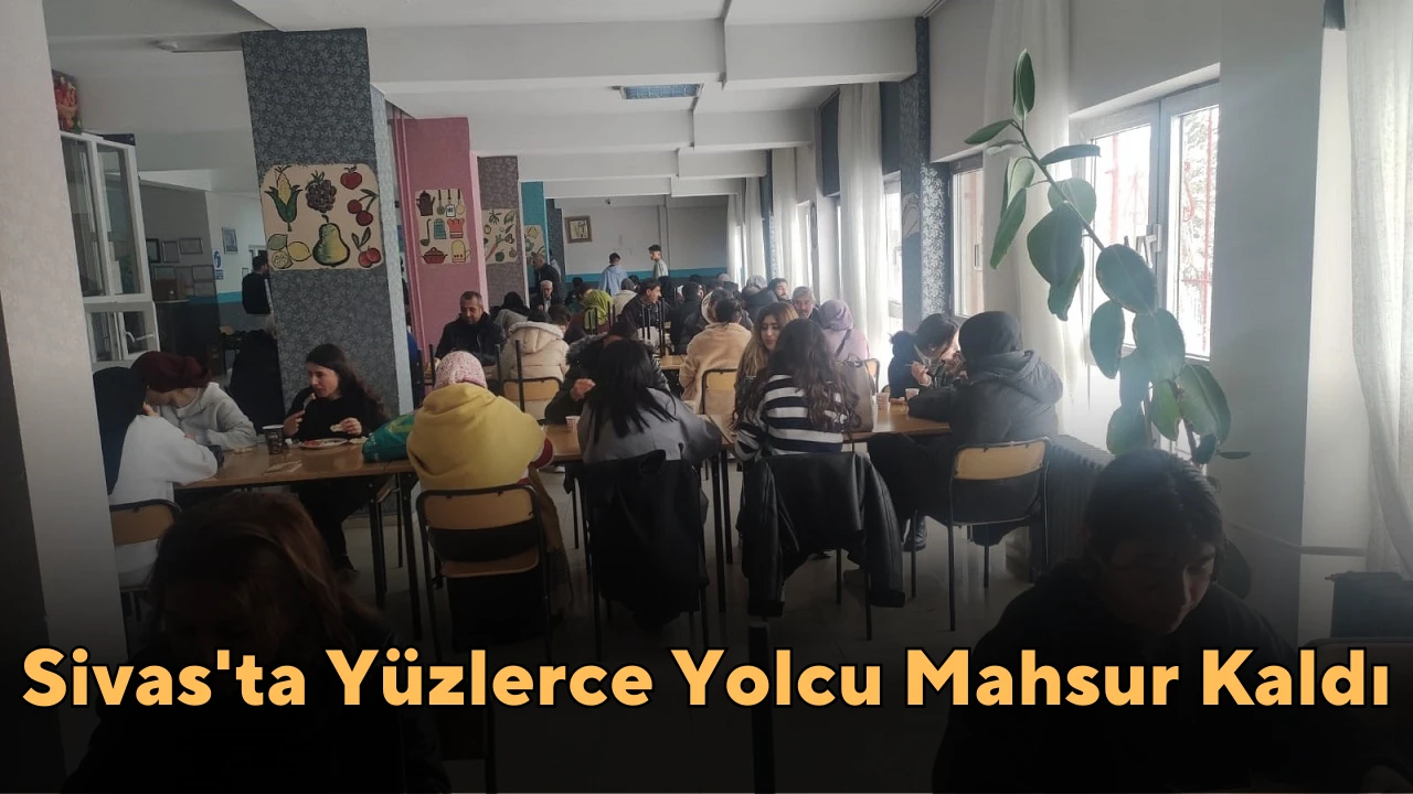 Sivas'ta Yüzlerce Yolcu Mahsur Kaldı