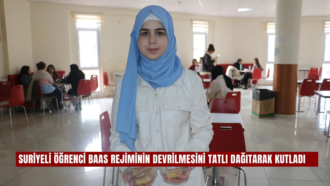 Suriyeli Öğrenci Baas Rejiminin Devrilmesini Tatlı Dağıtarak Kutladı     