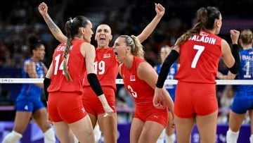 A Milli Kadın Voleybol Takımı Hollanda'yı 3-2 yendi