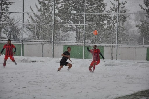 Adem Uzun Şov Futbolcular Top Peşinde!