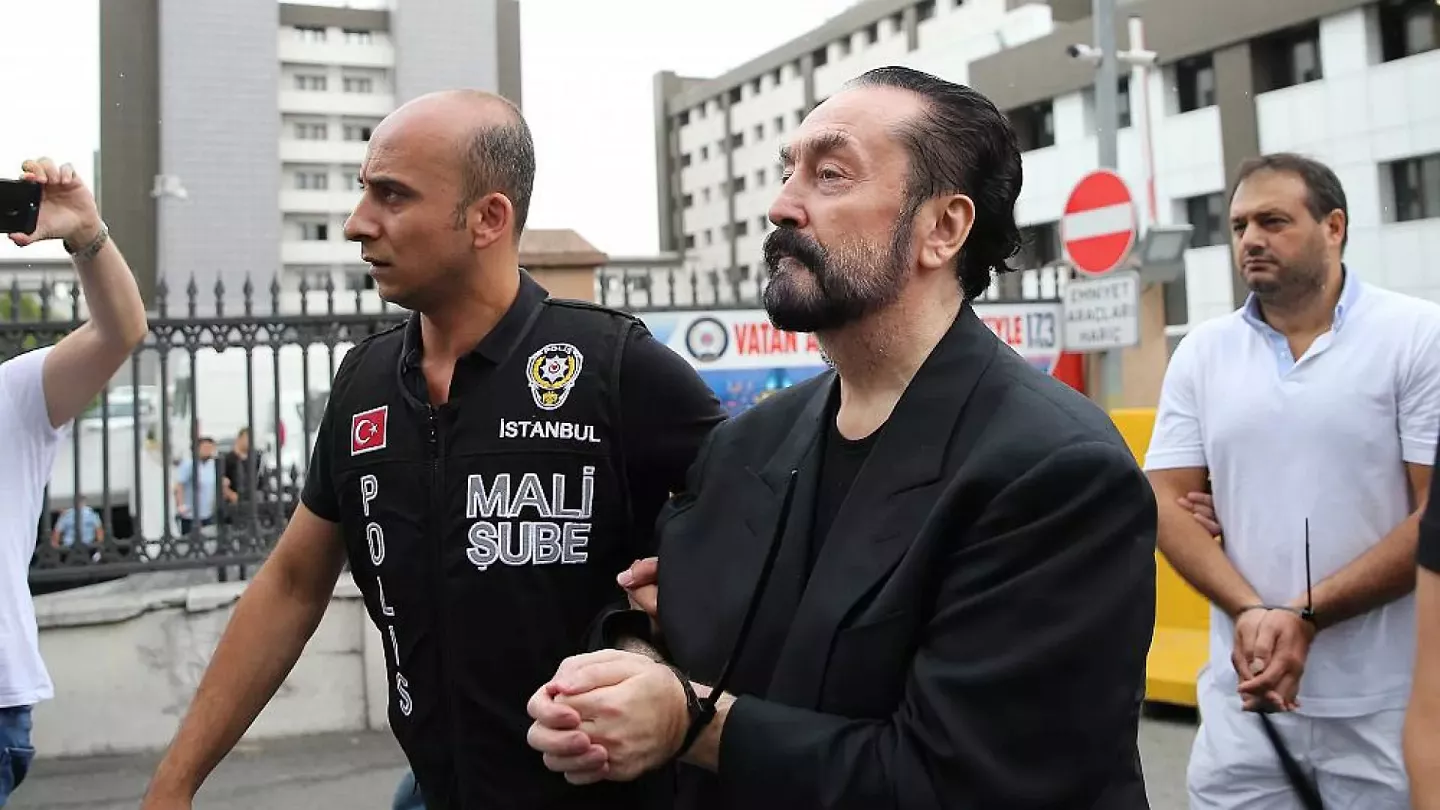 Adnan Oktar cezaevinde rahat durmadı