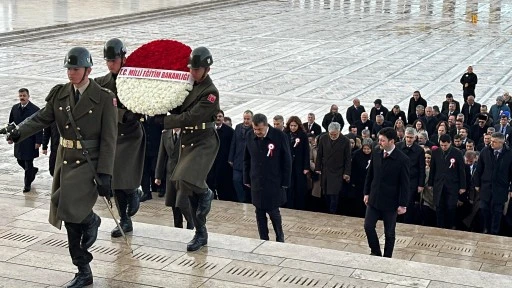 Bakan Tekin, öğretmenlerle Anıtkabir'i ziyaret etti