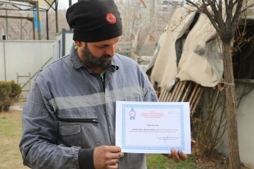 Bakanlıktan, sigarayı bırakan oto tamir ustasına sertifika