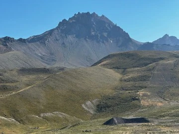 Borçlular Üzgün, Erciyes'in Karı Eridi