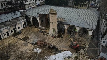 Depremde Hasar Alan Tarihi Cami Onarılıyor