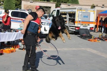 Depremde Hayatını Kaybedenler Anıldı