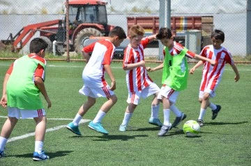 Futbol Okulu Tam Gaz Devam Ediyor