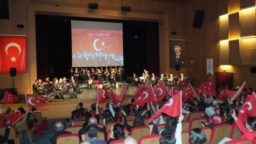 Sivas'ta Cumhuriyet Konseri Coşturdu