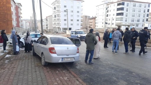 Sivas'ta Lise Öğrencisi Ortaokul Öğrencisini Bıçakladı   