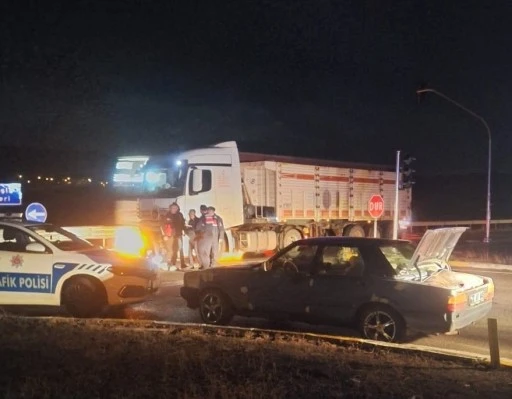 Sivas'ta Trafik Kazası! TIR ile Otomobil Çarpıştı: 1 Yaralı