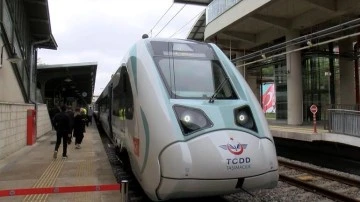 İlk Milli Elektrikli Tren Marmaray Bakırköy İstasyonu'nda