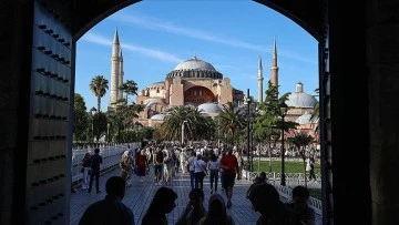 İstanbul yılın 7 ayında 10,5 milyona yakın yabancı turist ağırladı