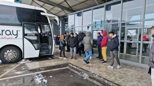  Kar yağışı, şehirlerarası otobüs seferlerini aksattı