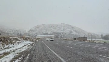 Kızıldağ Geçidi'nde Kar Yağışı