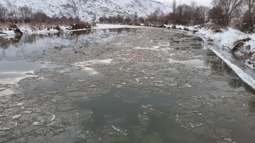 Kızılırmak Buz Oldu Aktı, Soğuğu Gözler Önüne Serdi