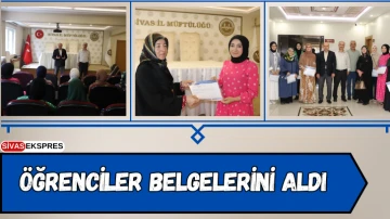 Öğrenciler Belgelerini Aldı