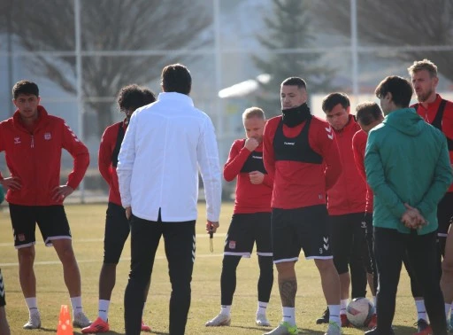 Ömer Hoca, Sivassporlu Futbolcularla Toplantı Yaptı