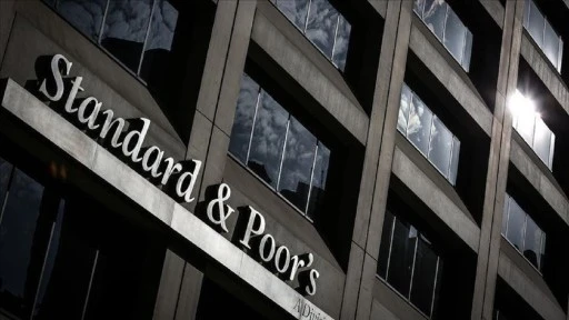 S&amp;P, Türkiye'nin kredi notunu yükseltti