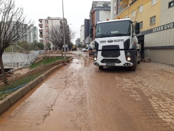 Sel Bölgesine İş Makinesi Desteği