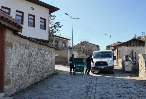 Sivas'ın Tarihi İlçesinde Konteynerler Yenilendi