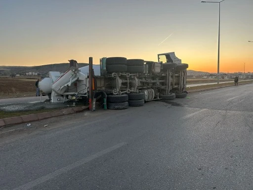 Sivas’ta Beton Mikseri Devrildi, 1 Yaralı