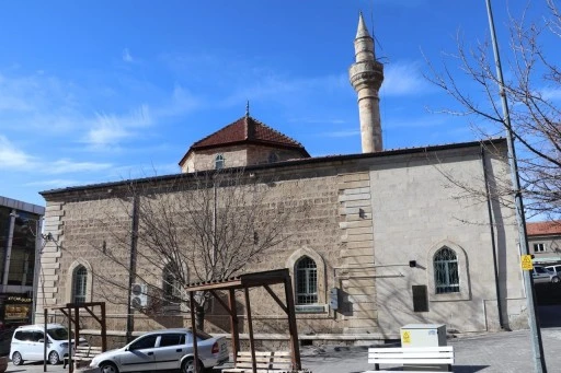 Sivas'ta Depremde Hasar Gören 6 Asırlık Cami Açılacağı Günü Bekliyor