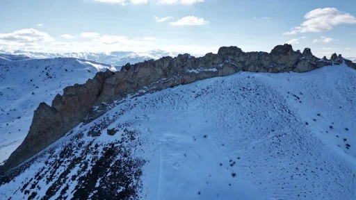 Sivas'ta Doğal Çin Seddi'nde 'Kar' Güzelliği