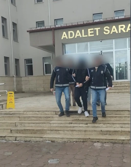 Sivas’ta Göçmen Kaçakçılığı Operasyonu: 4 Yakalama 2 Tutuklama