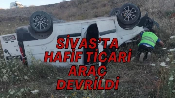 Sivas'ta Hafif Ticari Araç Devrildi: 1 Yaralı