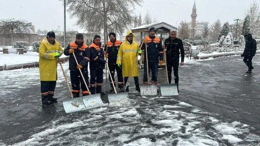 Sivas'ta Kar Nedeniyle Yollar Ulaşıma Kapandı 