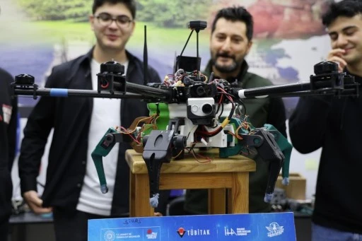 Sivas'ta Liseli Gençler Geliştirdi, Bu Dron Yerde Yürüyor