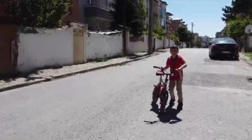 Sivas'ta Minik Çocuğun Drone Şaşkınlığı