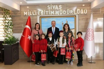 Sivas'ta Öğrencilerden Davullu Zurnalı Etkinlik