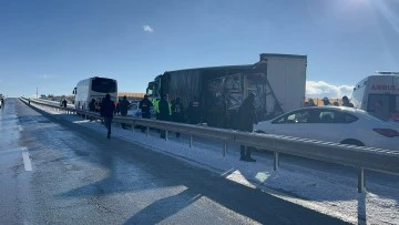 Sivas'ta Otobüs ile Tır Çapıştı: 1 Ölü 2 Yaralı