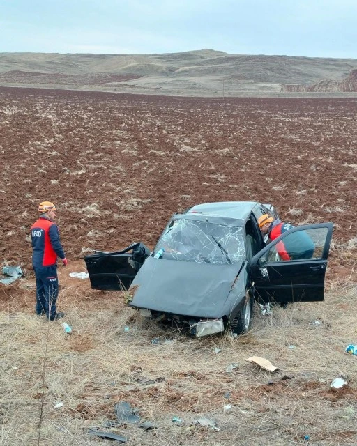 Sivas’ta Otomobil Şarampole Devrildi: 5 Yaralı