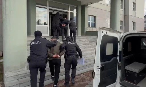 Sivas'ta Polisi Darp Etmeye Çalışan Şahıs Cezaevini Boyladı