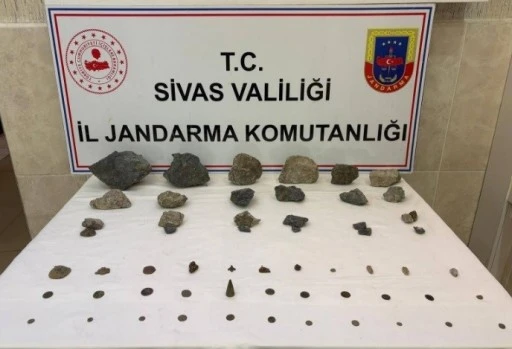 Sivas'ta Tarihi Eserlerle Kıskıvrak Yakalandılar