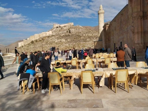 Sivas'ta Ulu Camii’nin Gölgesinde Satranç Turnuvası 