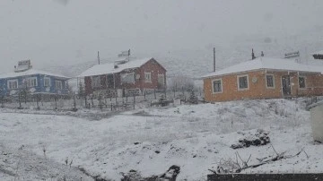 Sivas'ta yüksek kesimlere kar yağdı