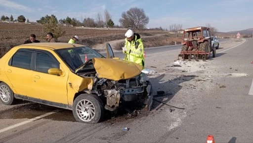 Sivas-Tokat Yolunda Kaza: 2 Yaralı