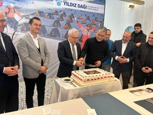 Sivas Valisi Yılmaz Şimşek’e Sürpriz Doğum Günü Kutlaması