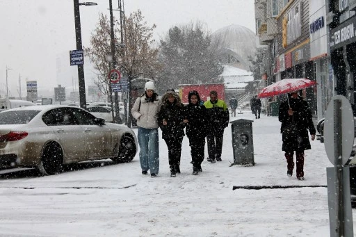 Sivas Yeniden Beyaza Büründü