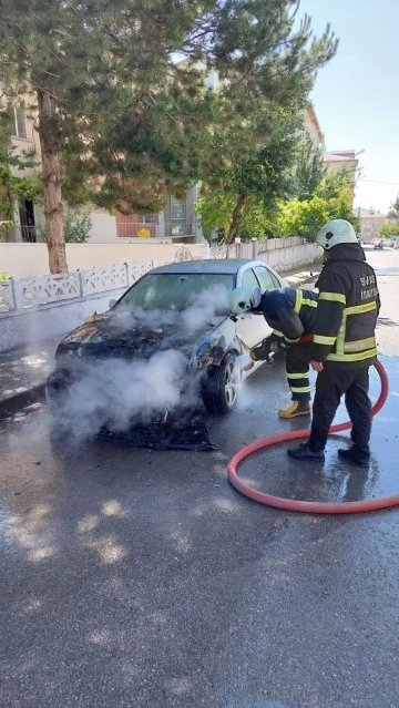 Sokak Ortasında Alev Alev Yandı 