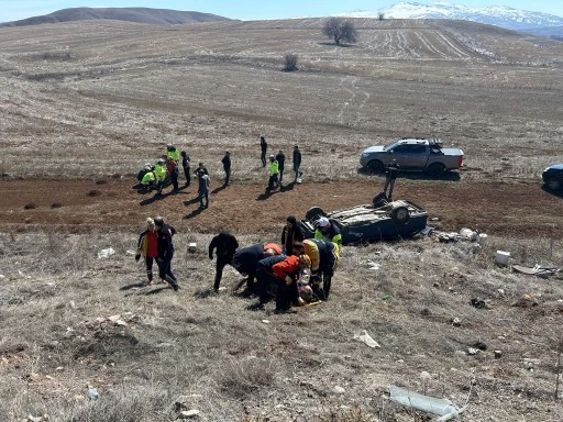 SON DAKİKA: Sivas'ta Otomobil Şarampole Uçtu, Ağır Yaralılar Var