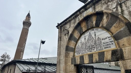 Tarihi Ulu Cami'nin Minaresinde 5 Yıldır 'Eğilme' Gözlenmedi