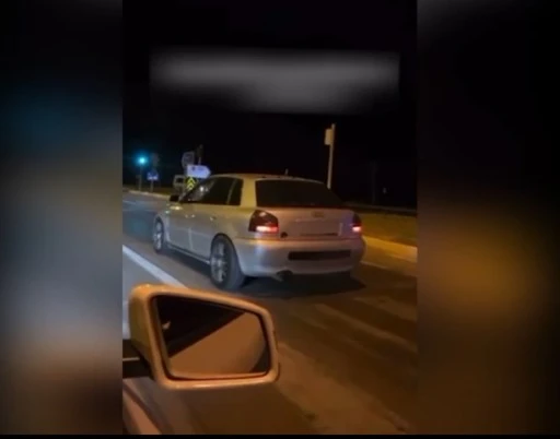 Trafikte Yarışan Magandanın Hızını Polis Kesti