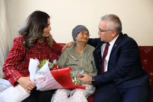 Validen Asırlık Çınar Fatma Nineye Ziyaret