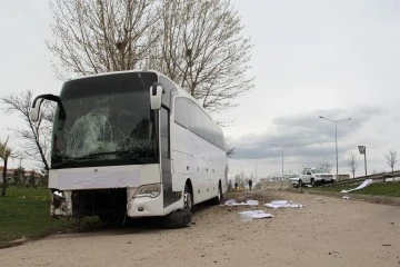 Yoldan Çıkan Yolcu Otobüsündeki 17 Kişi Yaralandı