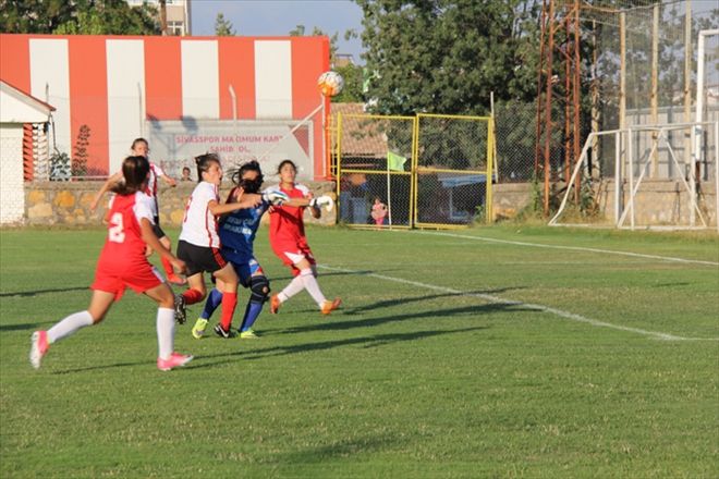 KADIN FUTBOLDA DEPLASMAN KARABÜK